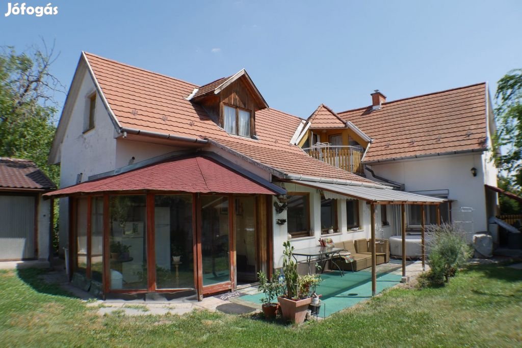 XXI. Kerület, Virág utca, 170 m2-es, 2 generációs, családi ház