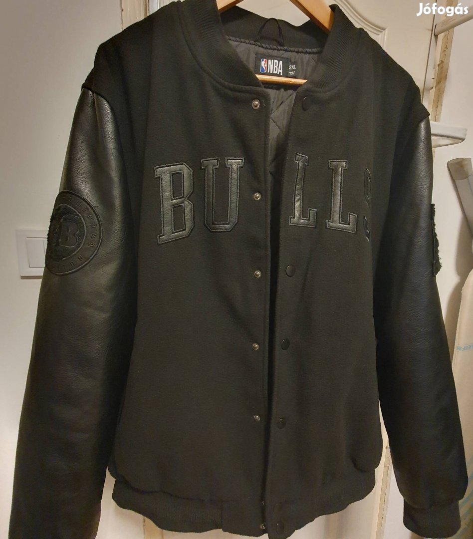 XXL-es Chicago Bulls NBA varsity bomber dzseki kabát