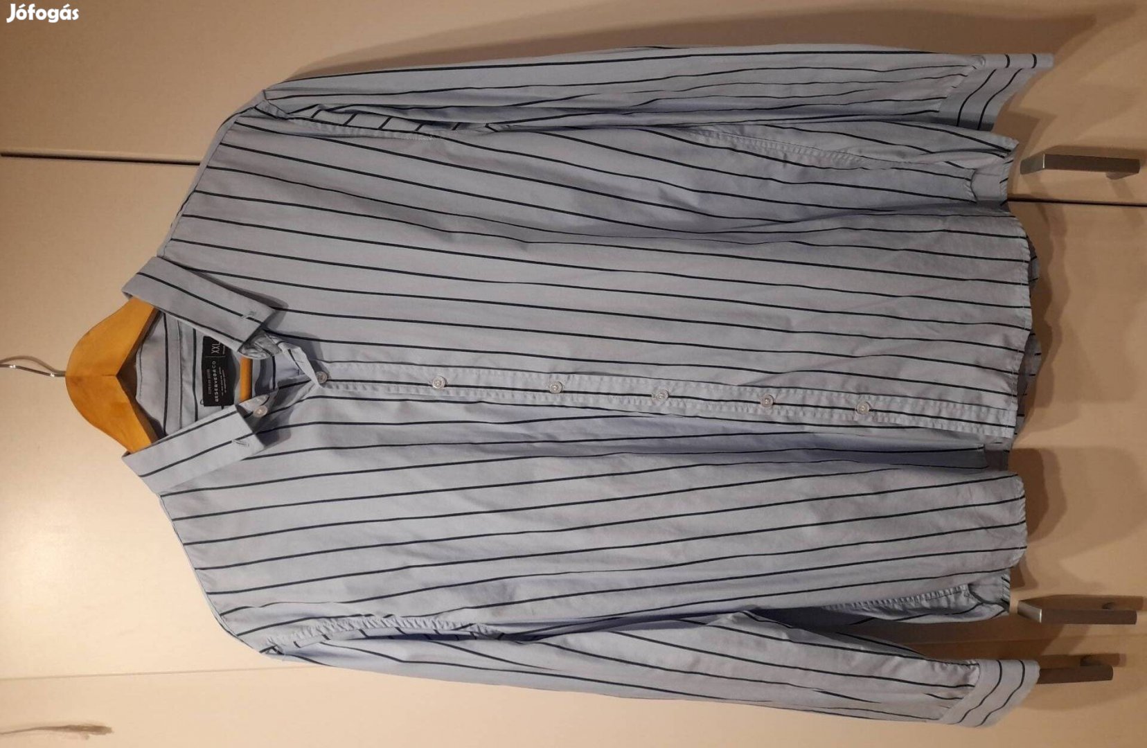 XXL-es Reserved ing világoskék alapon fekete csíkkal
