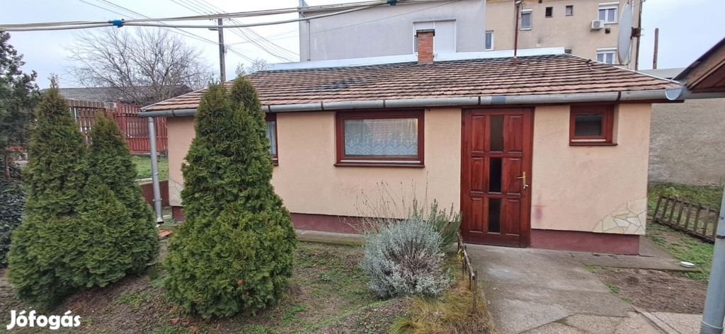 XX. Kerület, Alsó határ út, 32 m2-es, családi ház, 1 szobás