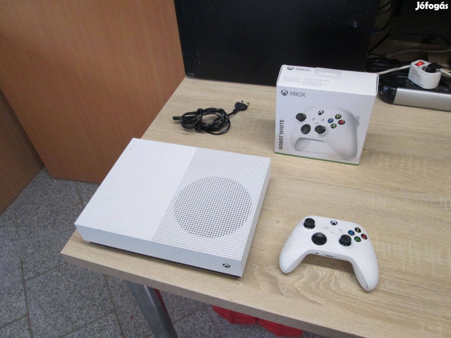 X Box one S + Robot White controller