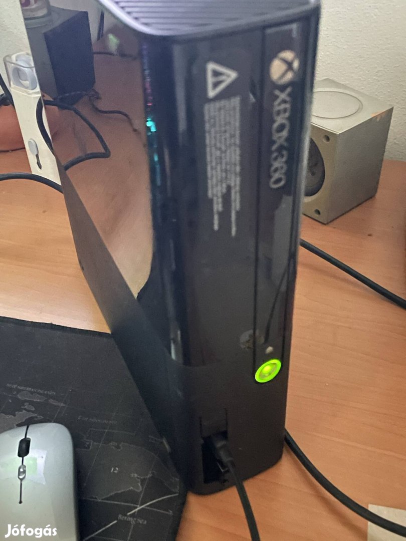 Xbox 360E szép állapotban