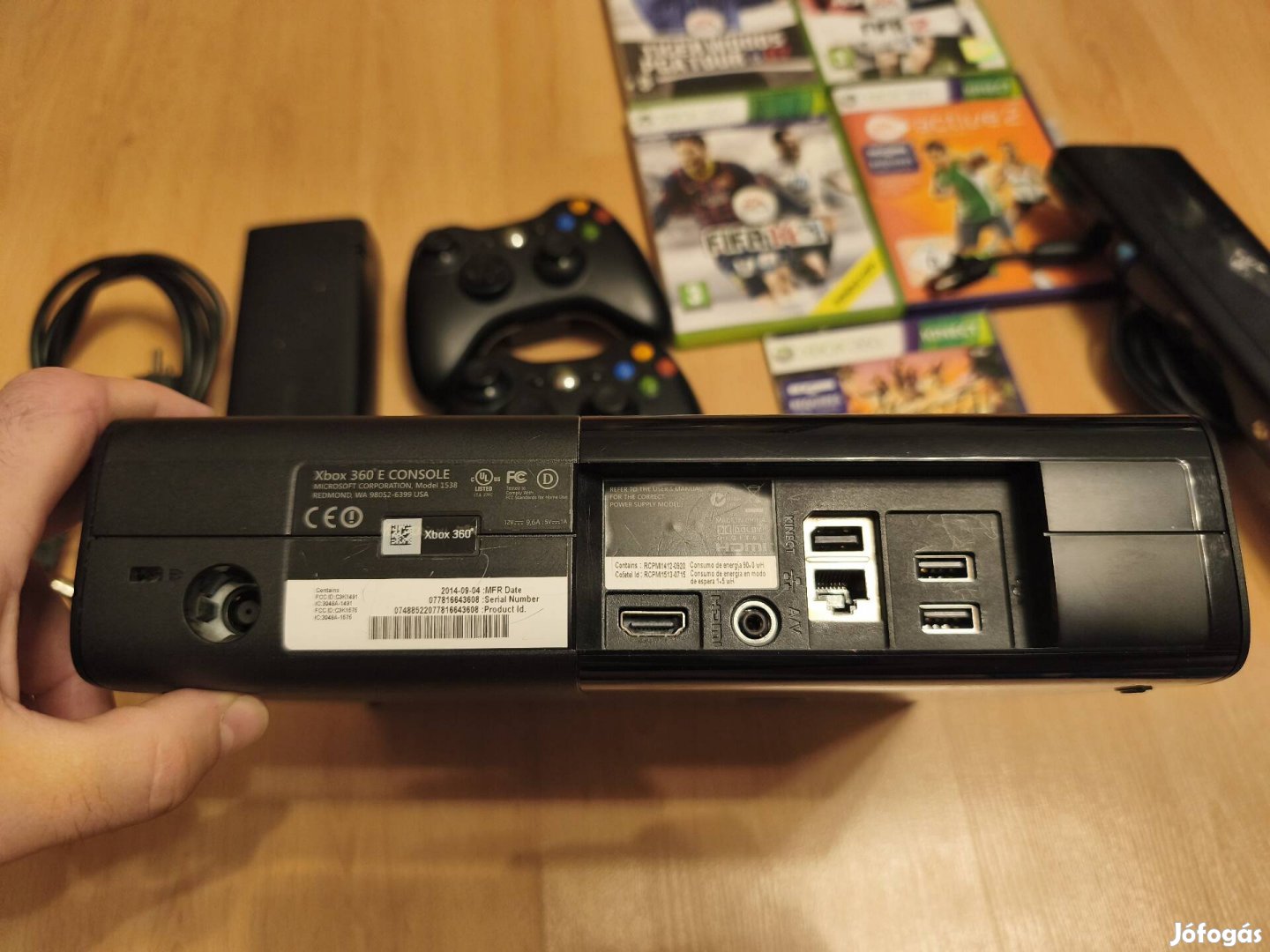 Xbox 360 E 4GB 2 kontroller Kinect kamera 