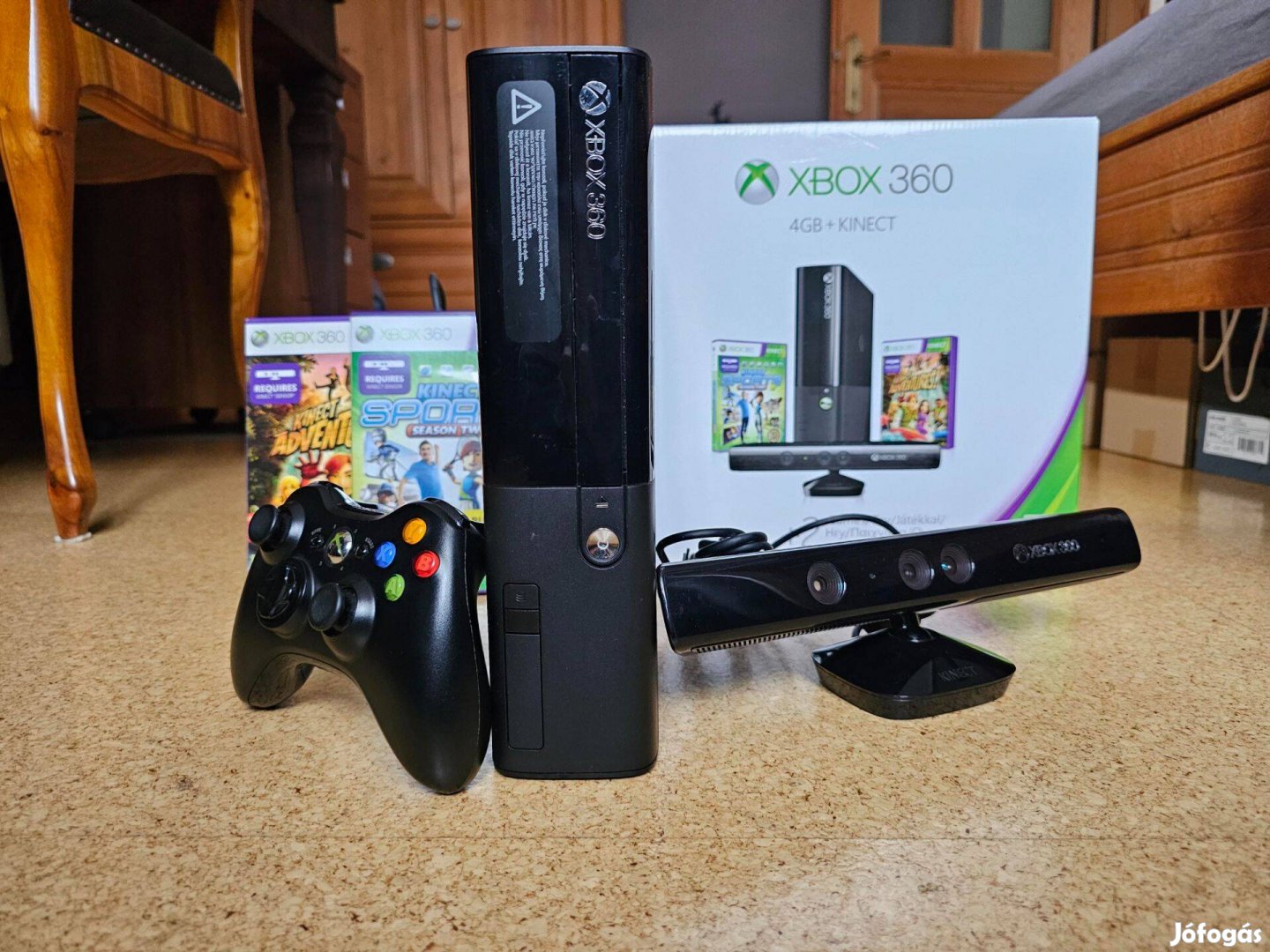 Xbox 360 E 4 GB + Kinect + 2 db játék