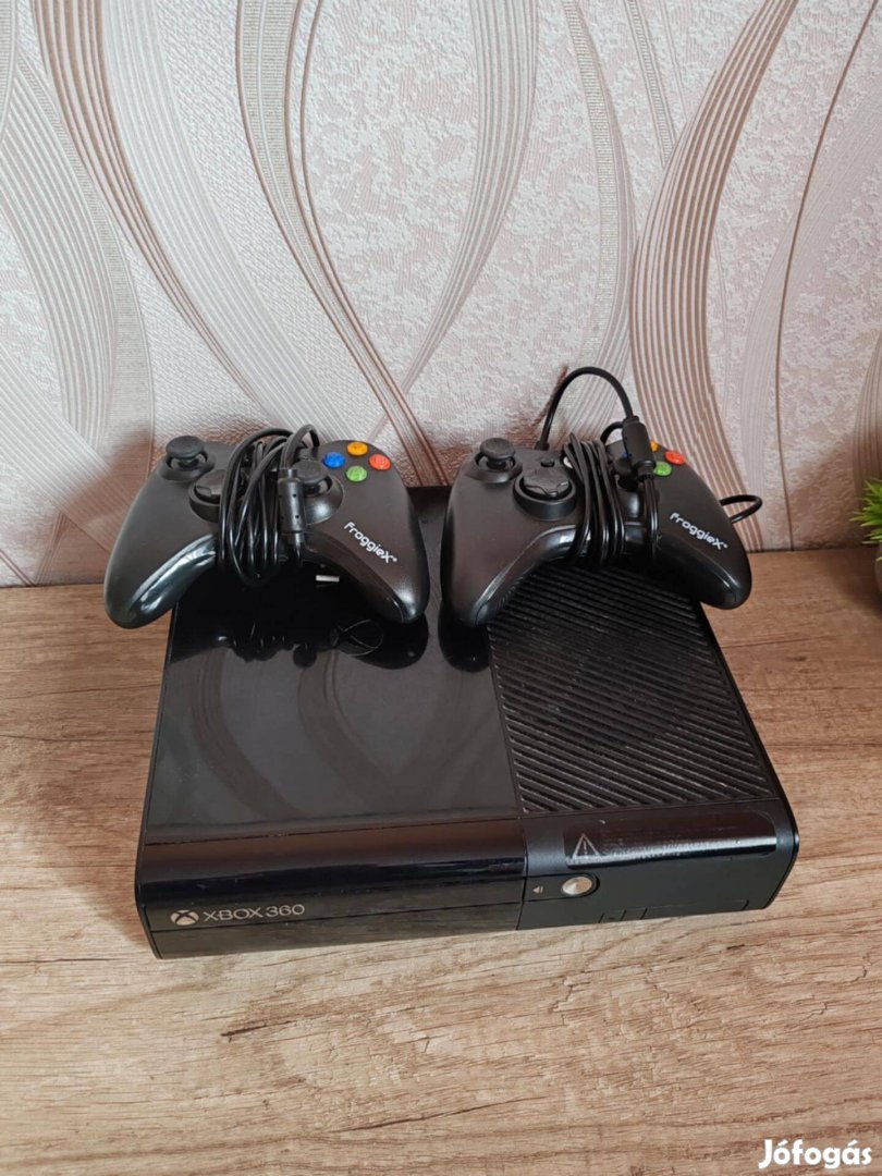 Xbox 360 E 500GB játékkonzol, 2-kontrollerel, hibátlan! Korrekt ÁR!