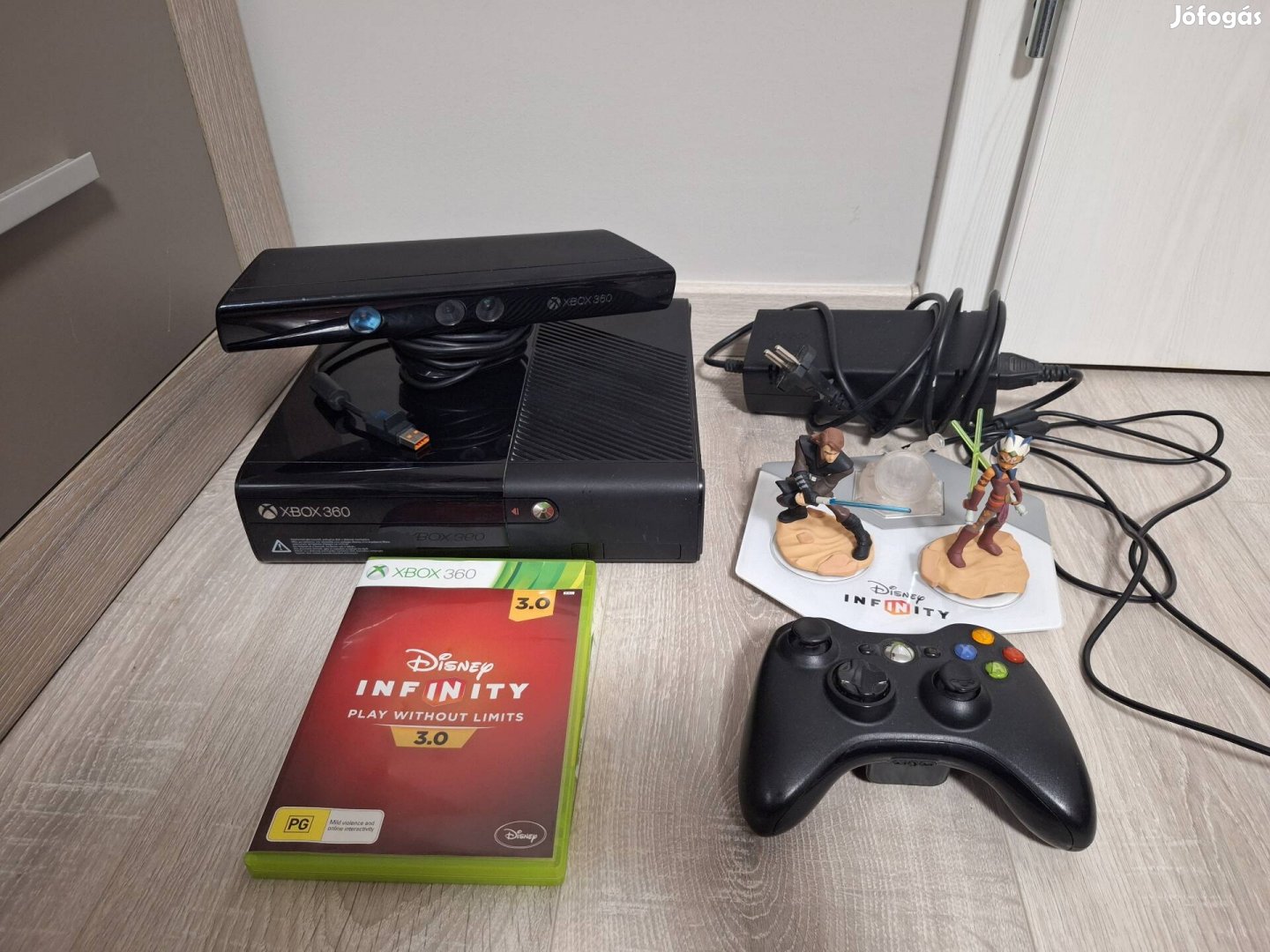 Xbox 360 E 500 GB konzol Kinect Disney Infinity 3.0