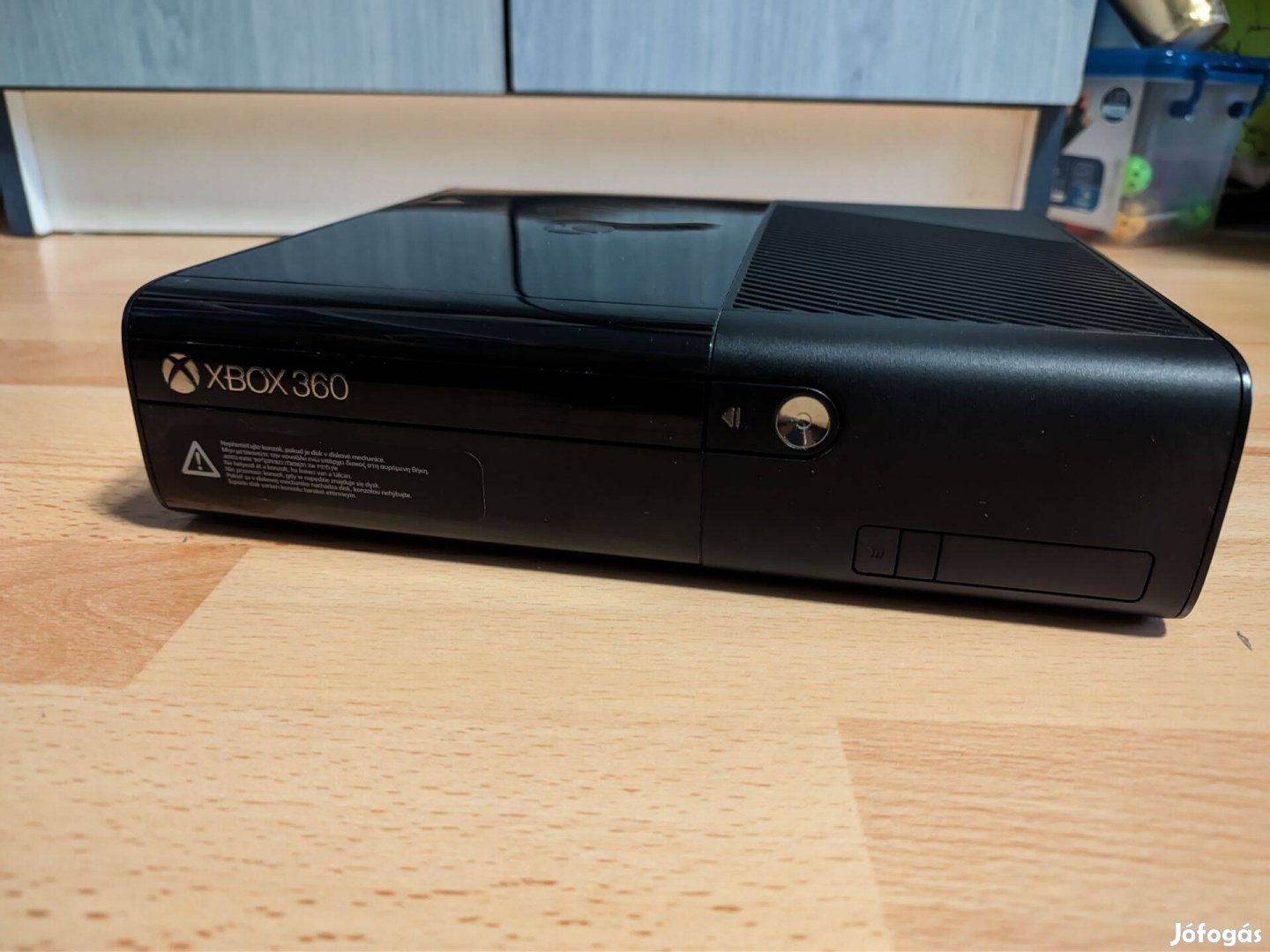 Xbox 360 E Slim 250Gb + 1db Kinect + 2db Kontroller és egyéb tartozék