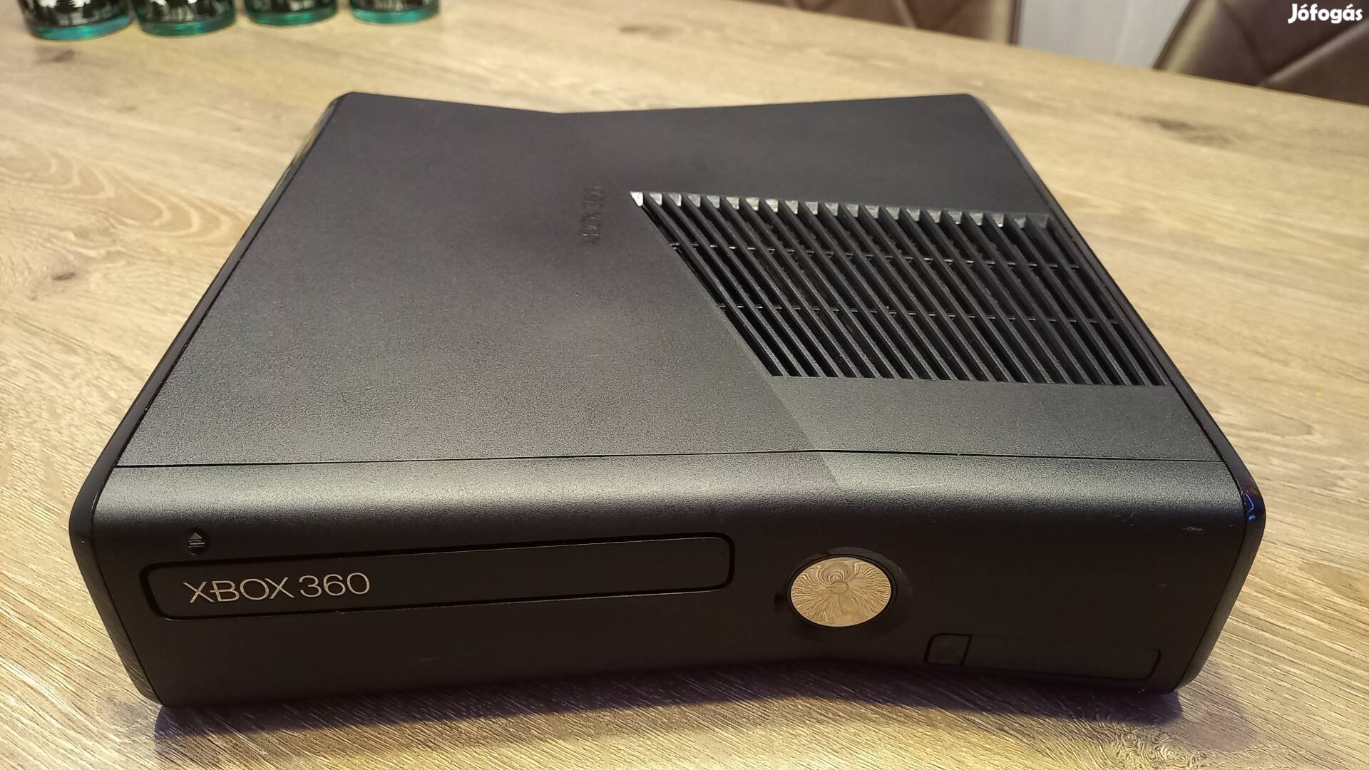 Xbox 360 S slim hibás konzol tartozekok nélkül.