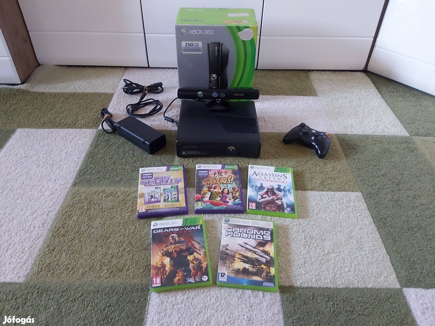 Xbox 360 Slim 250GB Kinect Szenzorral Játékokkal Dobozában