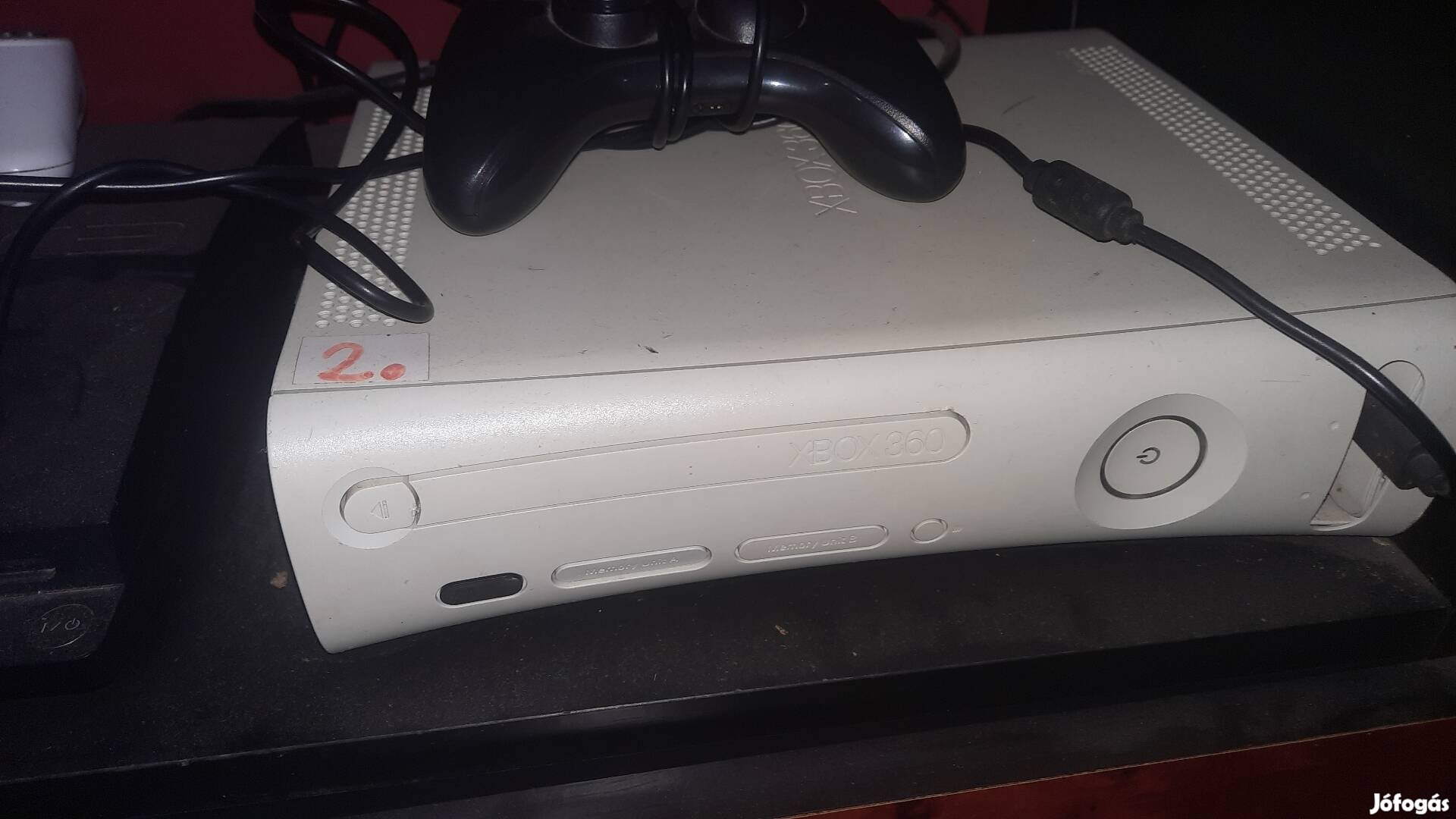 Xbox 360 egy karral,10 lemezzel eladó