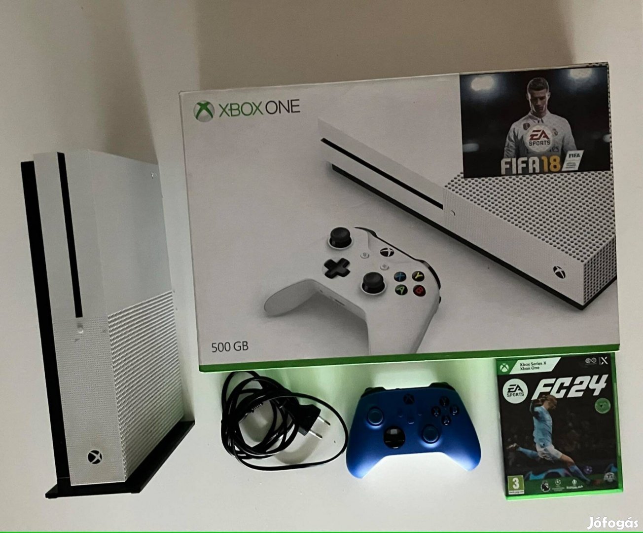 Xbox 500GB jó állapotban + fifa24 játék lemezen