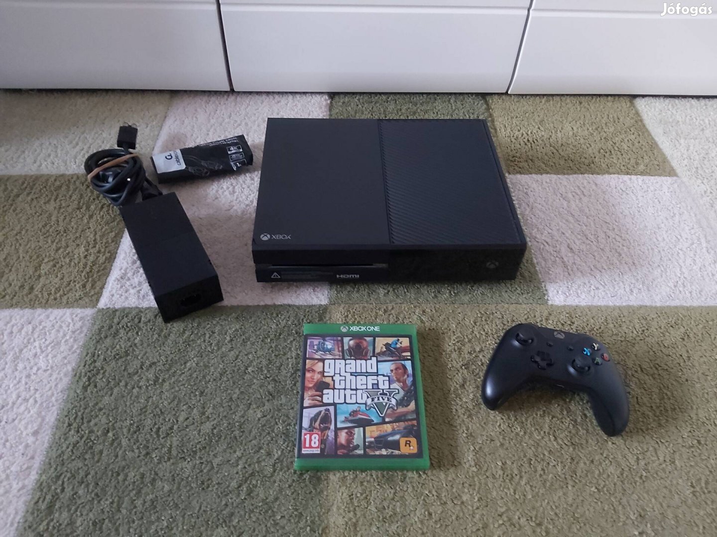 Xbox One 500GB Tartozékaival + GTA 5 Játéklemez 