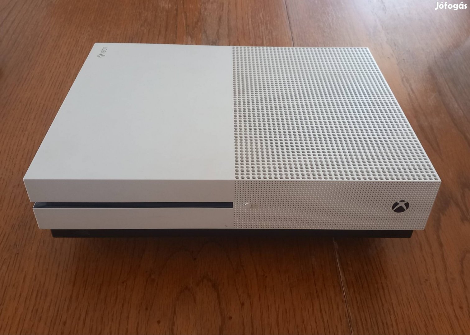 Xbox One 500GB + kontroller + 3 játék + állvány