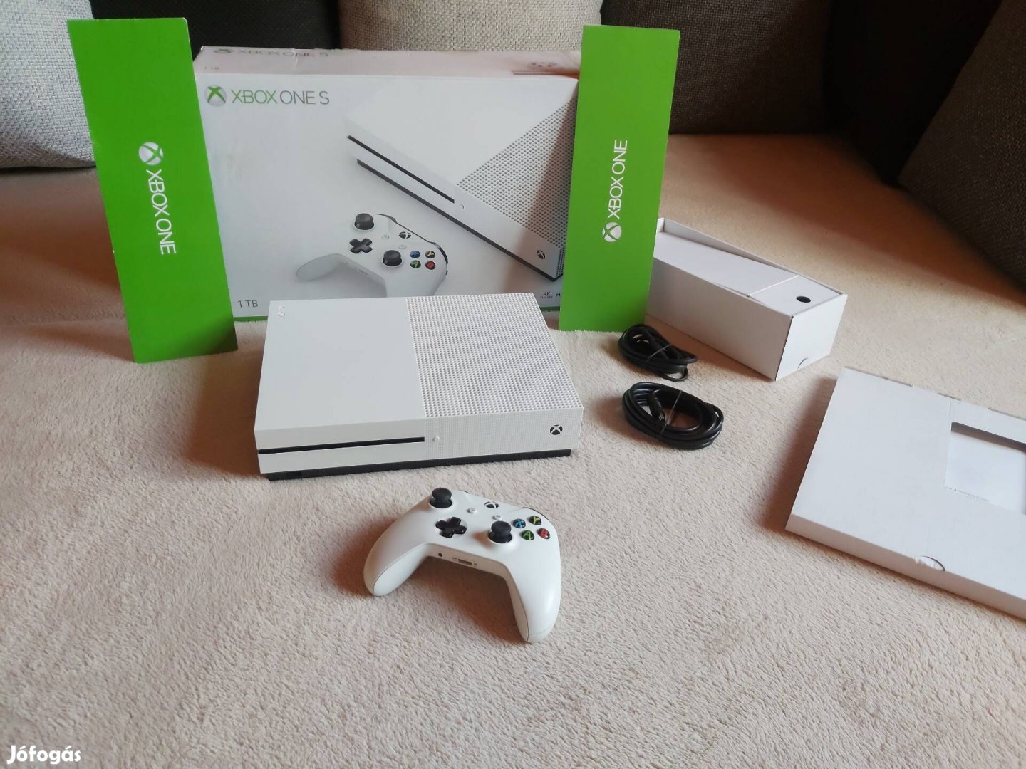 Xbox One S 1TB Dobozában Tartozékaival 