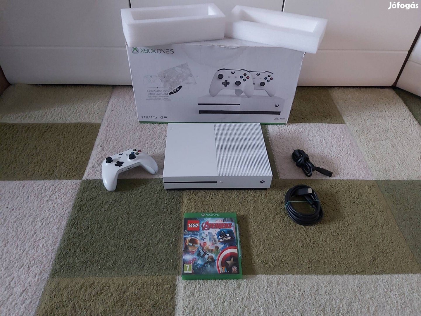 Xbox One S 1TB Tartozékaival Dobozában + Lego Játéklemez 