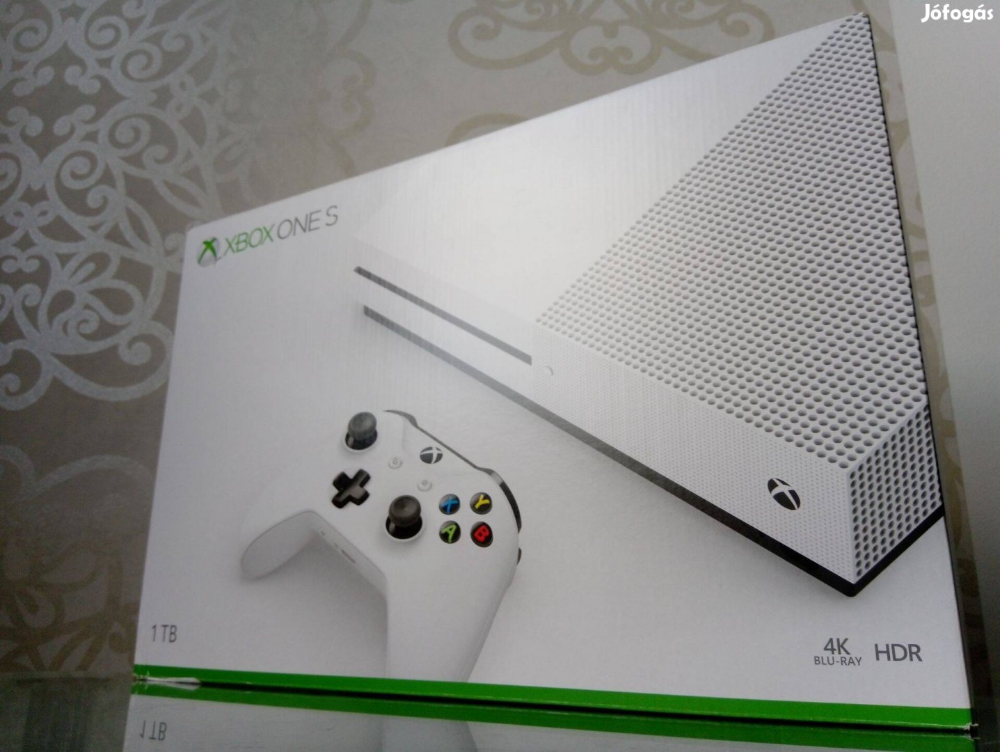 Xbox One S 1TB, 4K, HDR, Bluray komplett dobozos + ajándék játék!