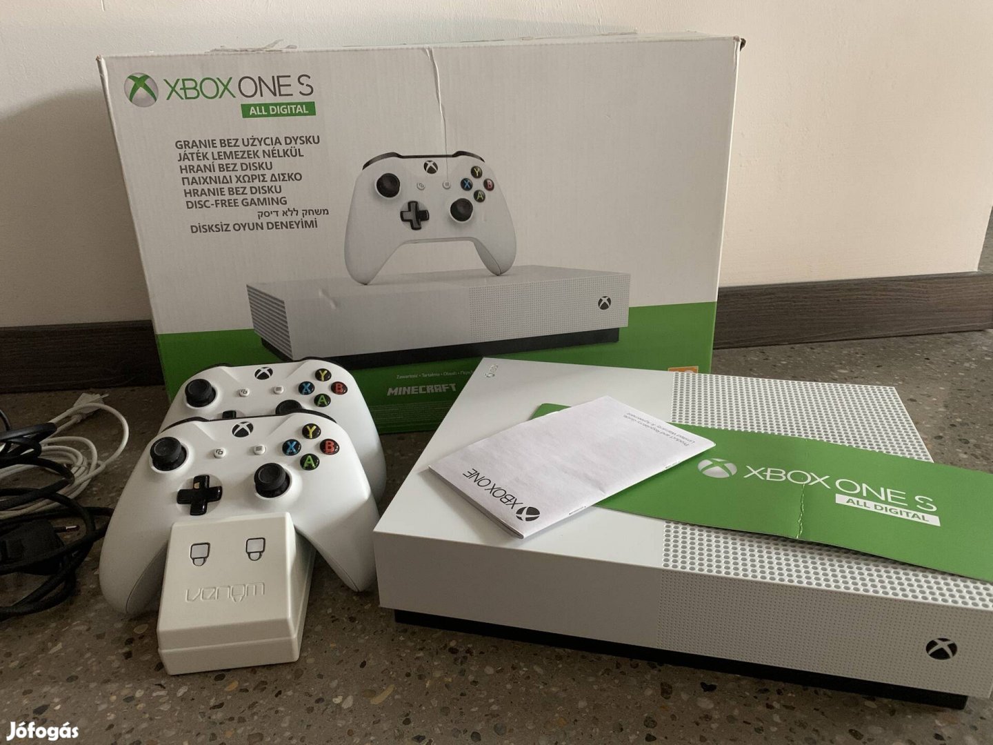 Xbox One S 1TB + 2 kontroller + dupla dokkoló töltő