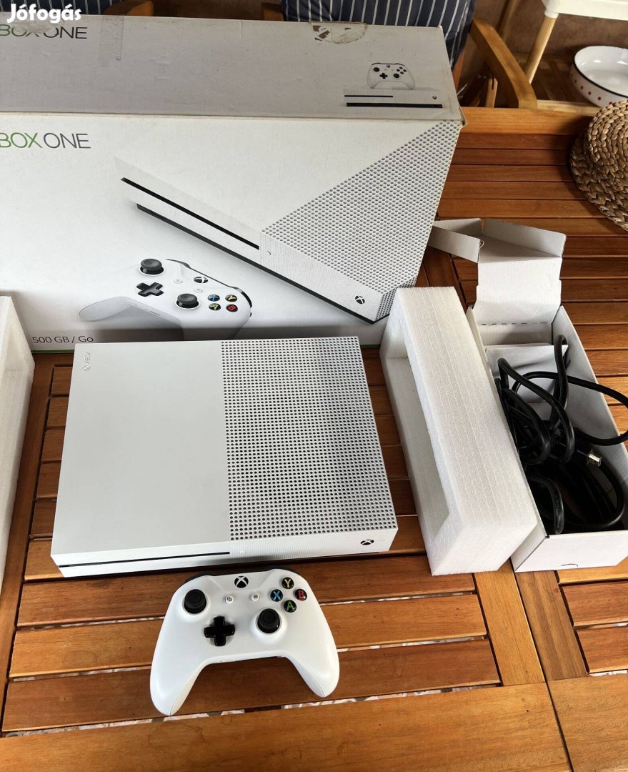 Xbox One S 1TB + kontroller + játékok - Farkas László részére