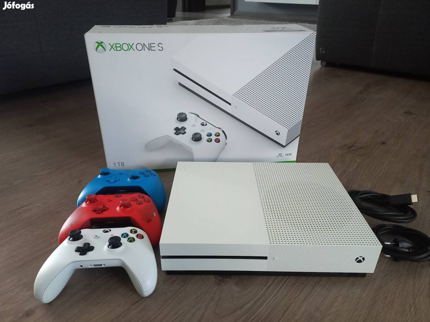Xbox One S 1TB konzol 2db kontrollerrel dobozában 