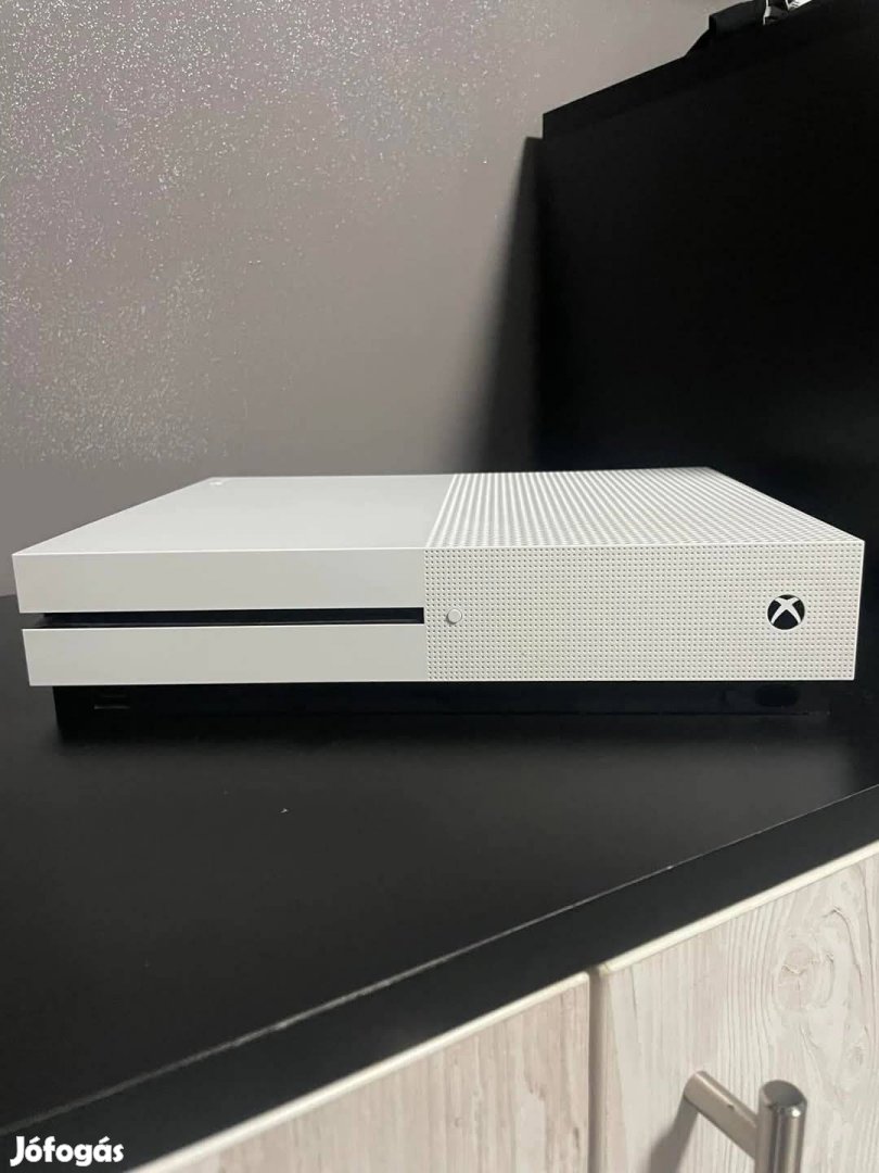 Xbox One S 1TB lemezes verzió