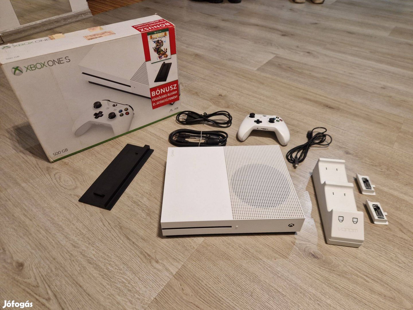 Xbox One S 500 GB + controller töltő