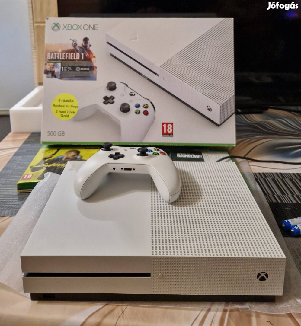 Xbox One S 500gb 1 konti 3 lemezes játék Dobozában!