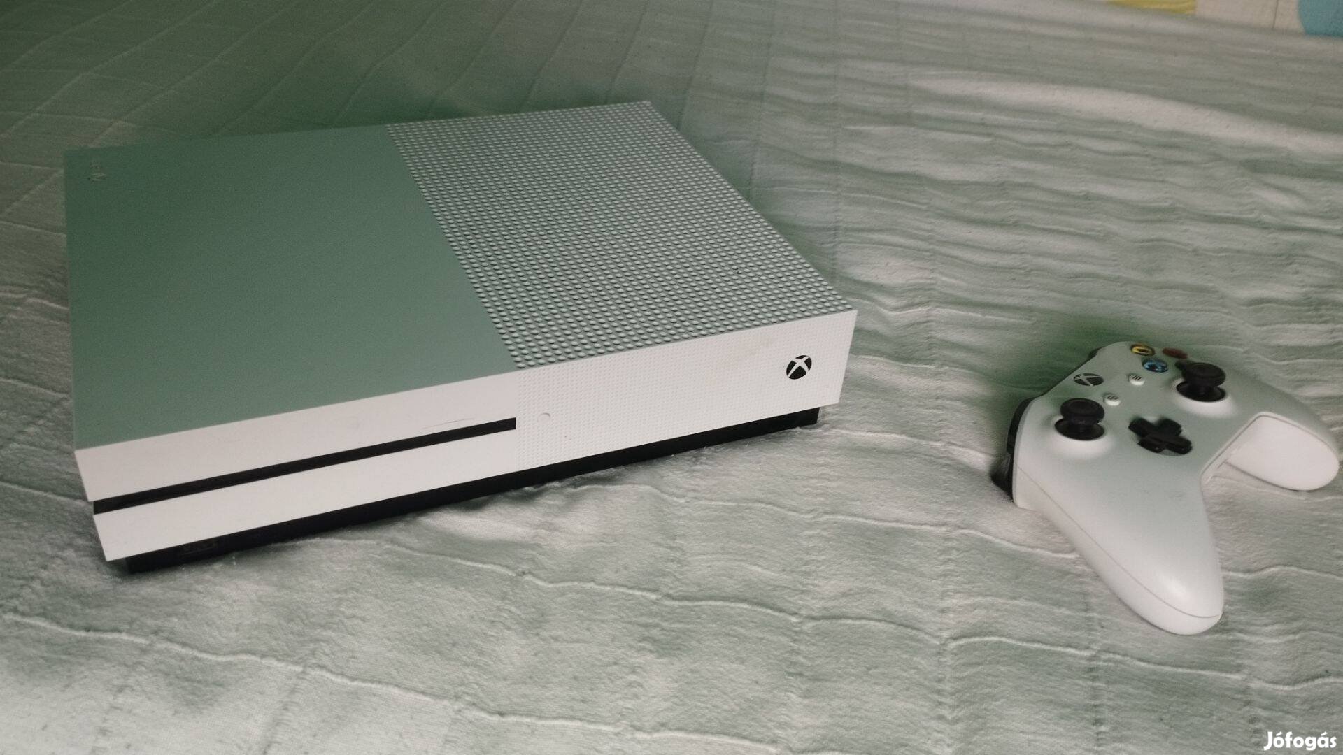 Xbox One S ,egy kontroller