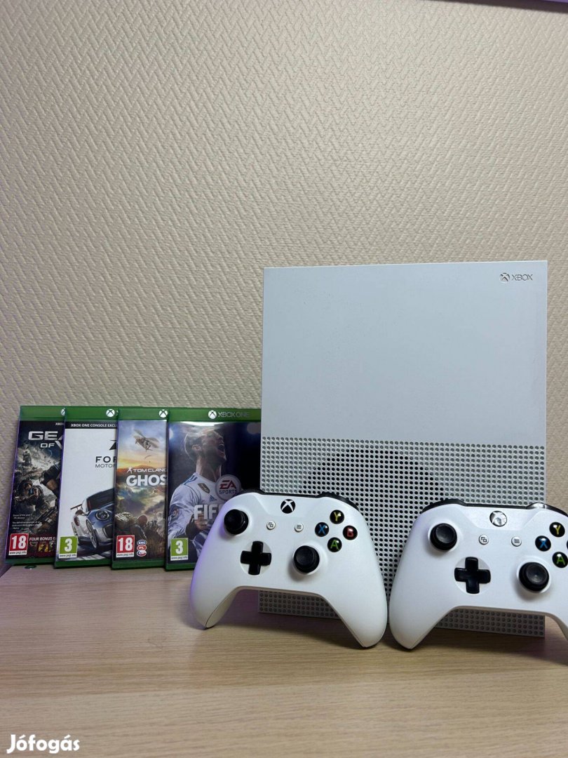 Xbox One S fehér + 2 kontroller + 4db játék