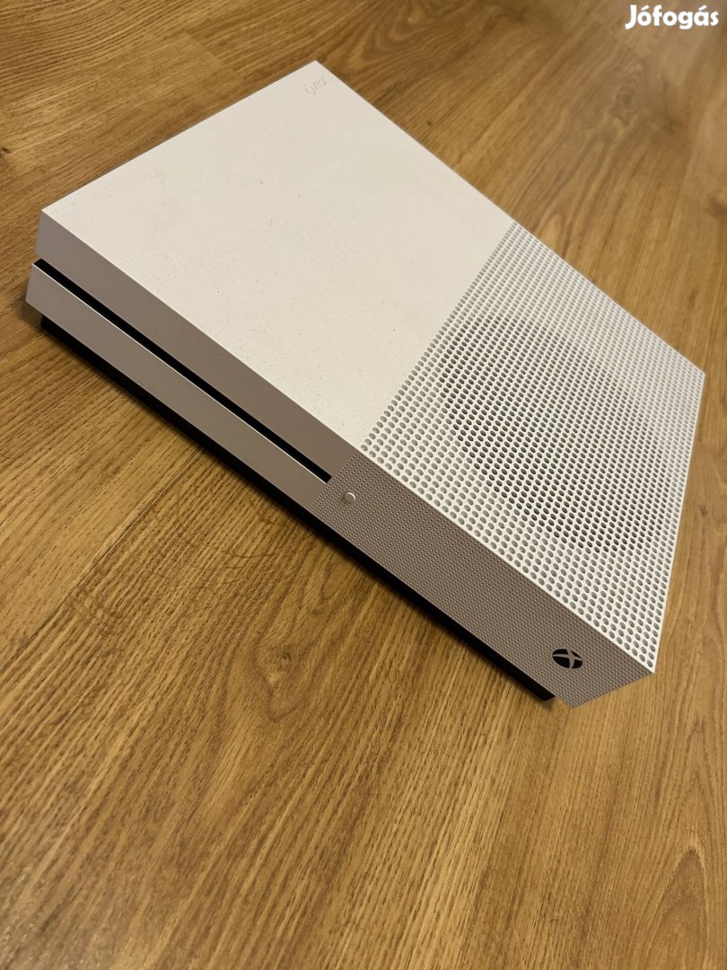 Xbox One S konzol