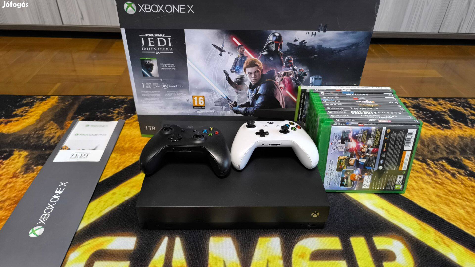 Xbox One X 1TB Dobozában + 2 kontroller + lemezes játékok