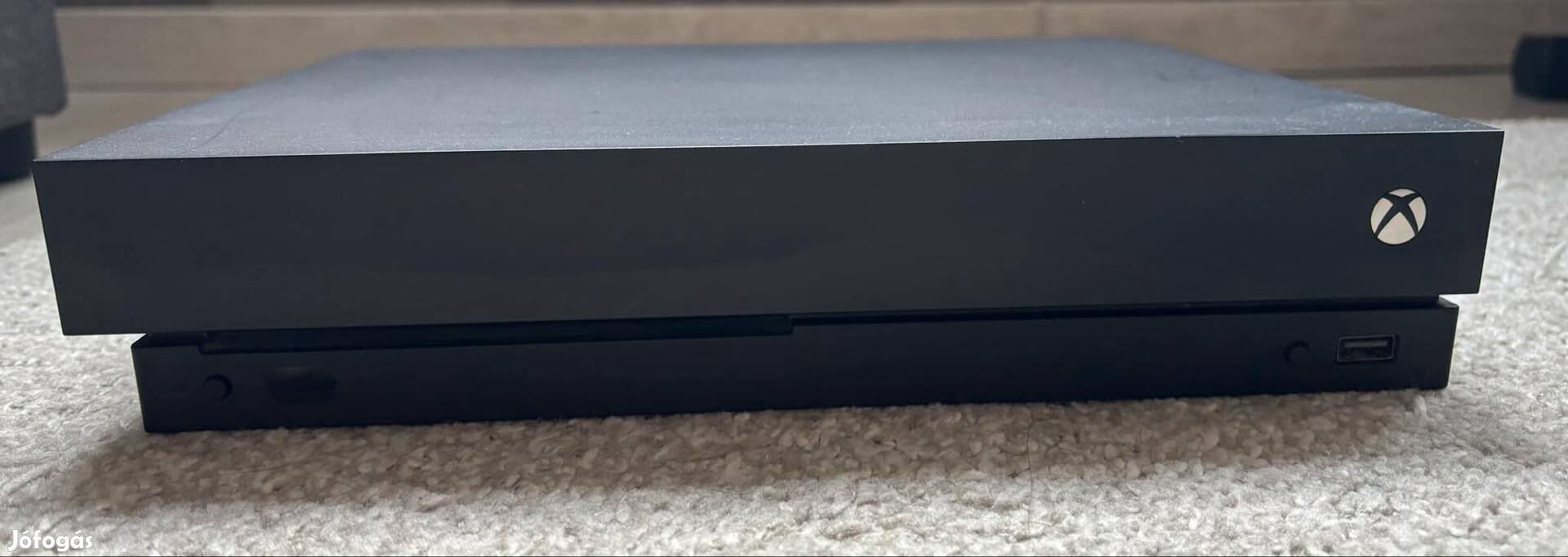 Xbox One X 1TB + Xbox series kontroller + 9játék