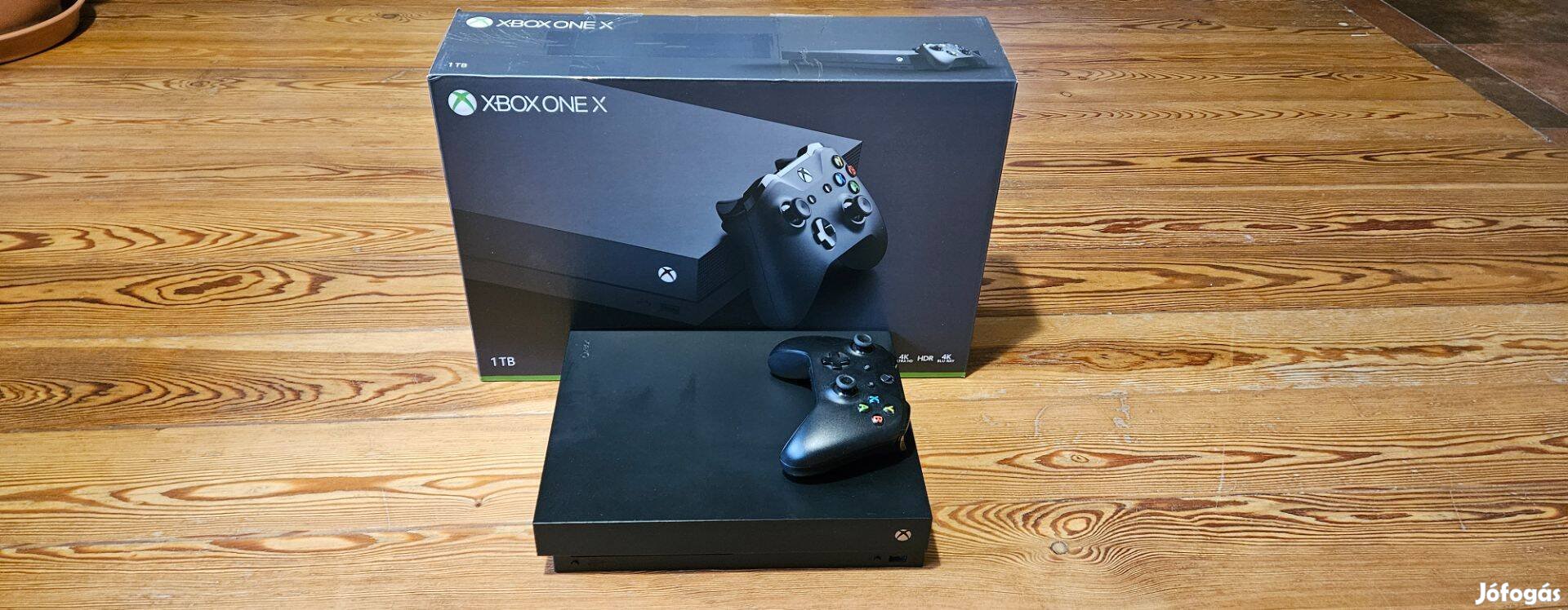 Xbox One X 1TB dobozában újszerű