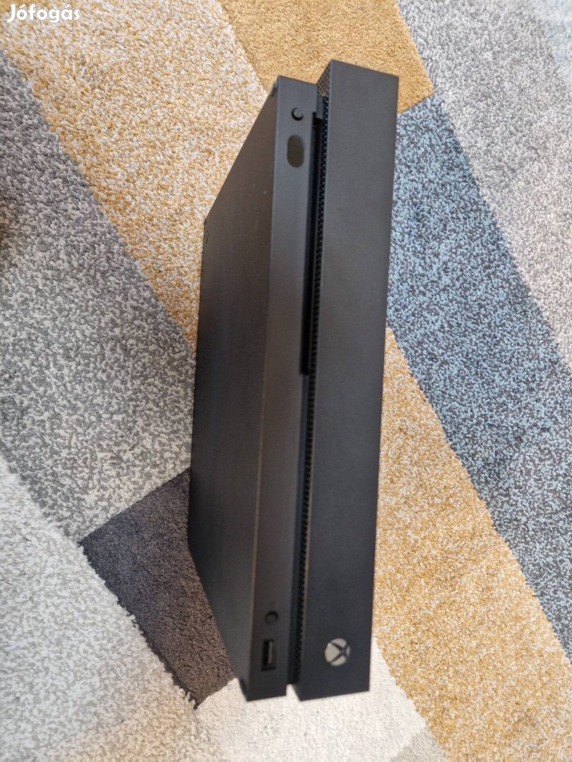 Xbox One X 1TB eladó