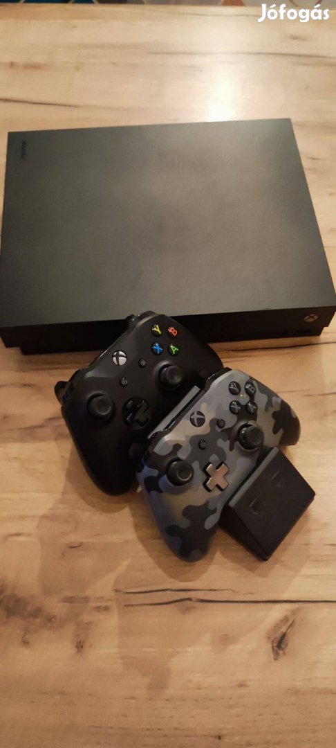 Xbox One X 1Tb konzol