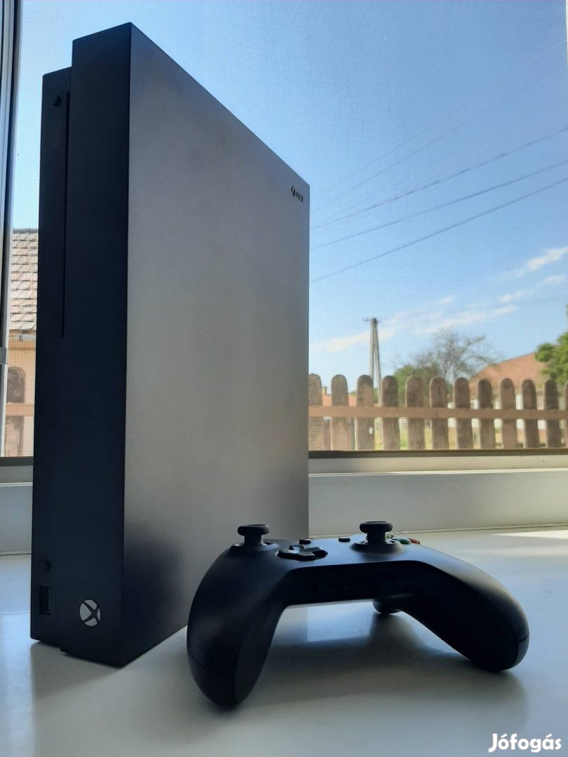 Xbox One X 2db kontroller + GTA V