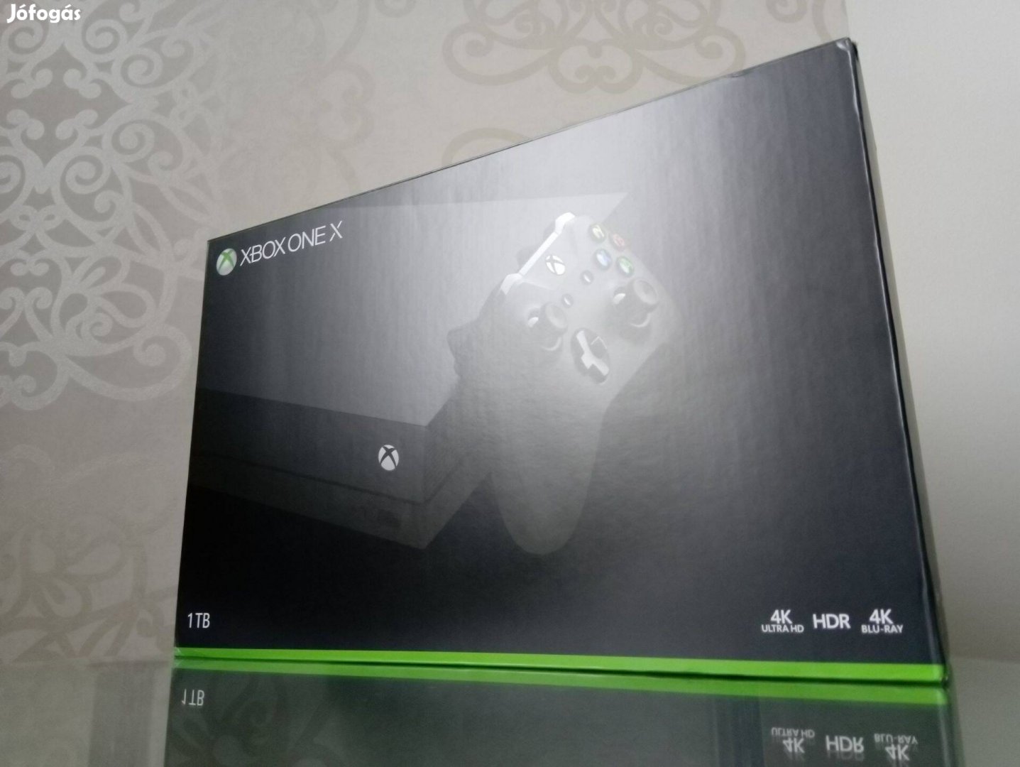 Xbox One X komplett dobozos 1TB, 4K, HDR, Blu-Ray akár ajándékba!
