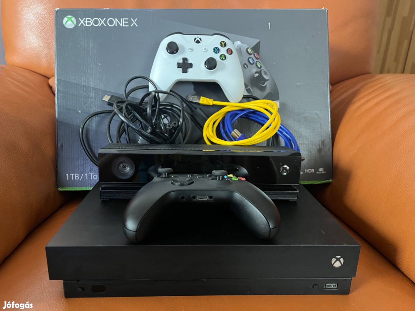 Xbox One konzol 1 Tb+ kinect+2 db kontroller+ FIFA