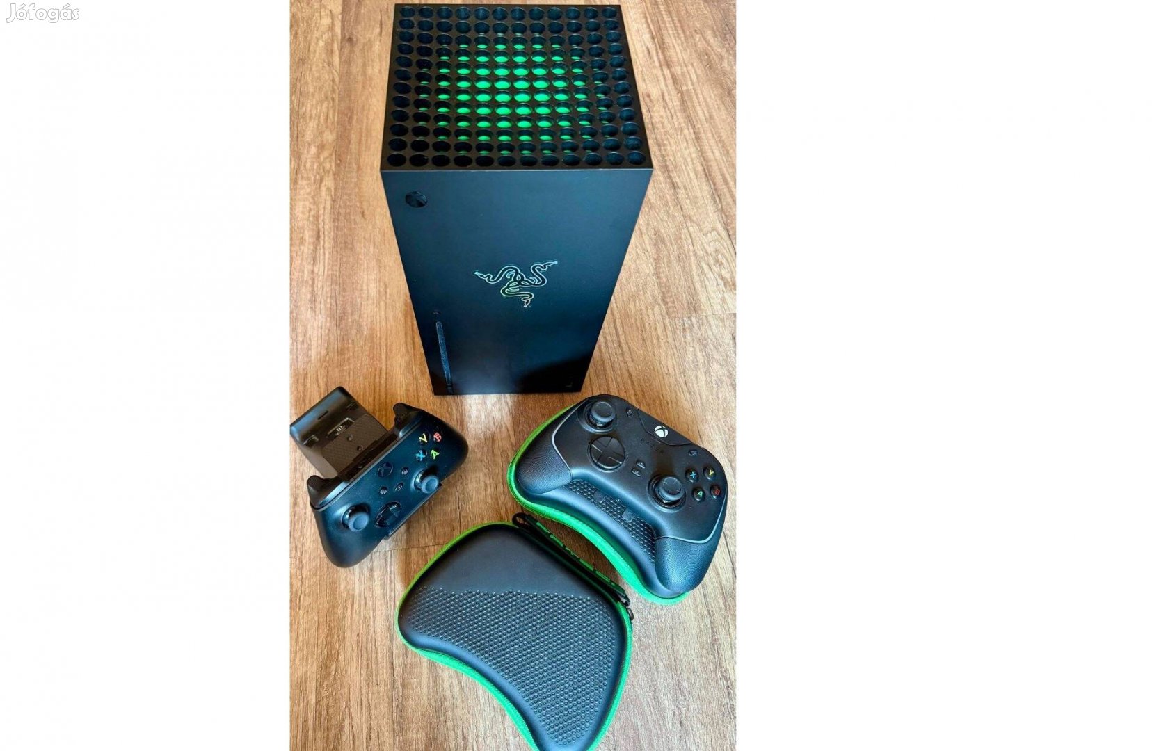 Xbox Series X 1TB 2 kontrollerrel eladó ajándék tokokkal és dokkolóval