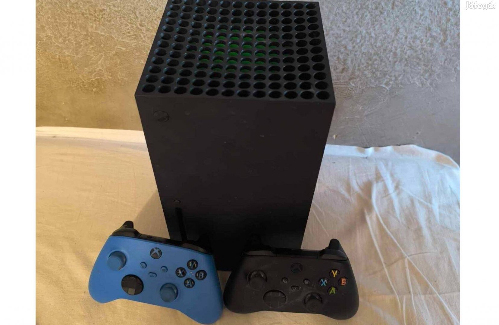 Xbox Series X - Jó állapotban + 2 kontroller (1 gyári)