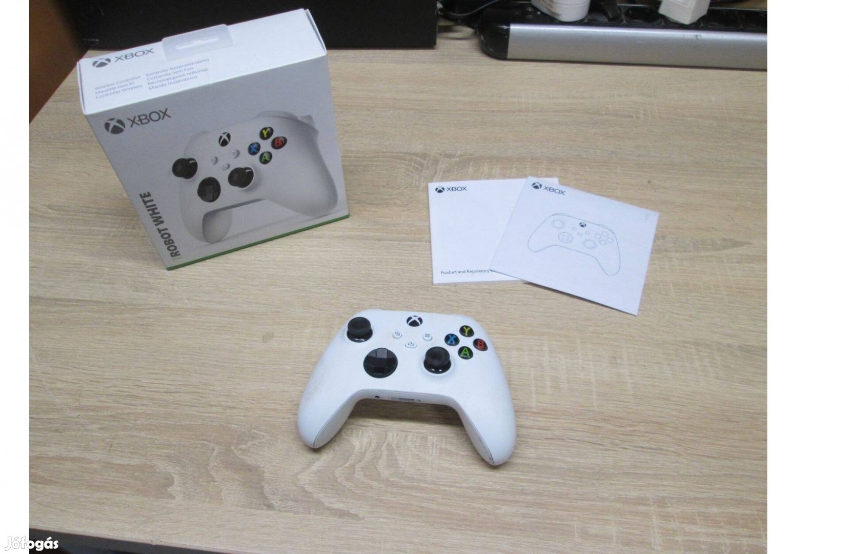 Xbox "robot white" controller