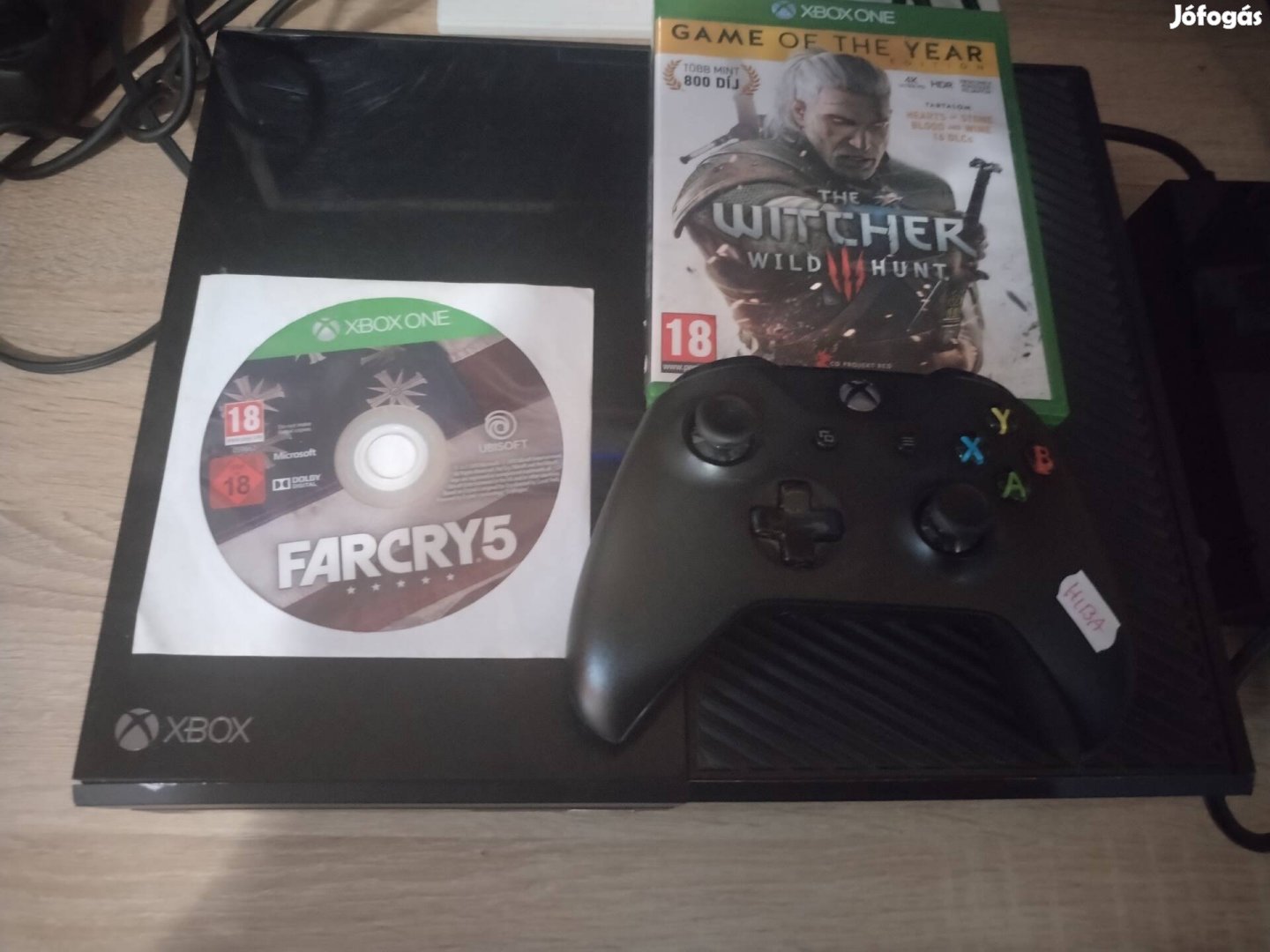 Xbox one 500GB 2 játékkal egy karral 