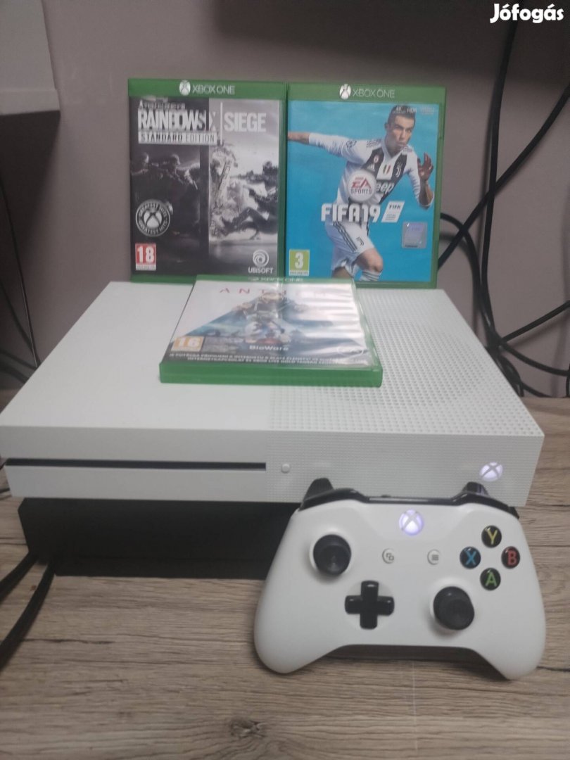 Xbox one S 1TB 3 lemezzel egy karral 