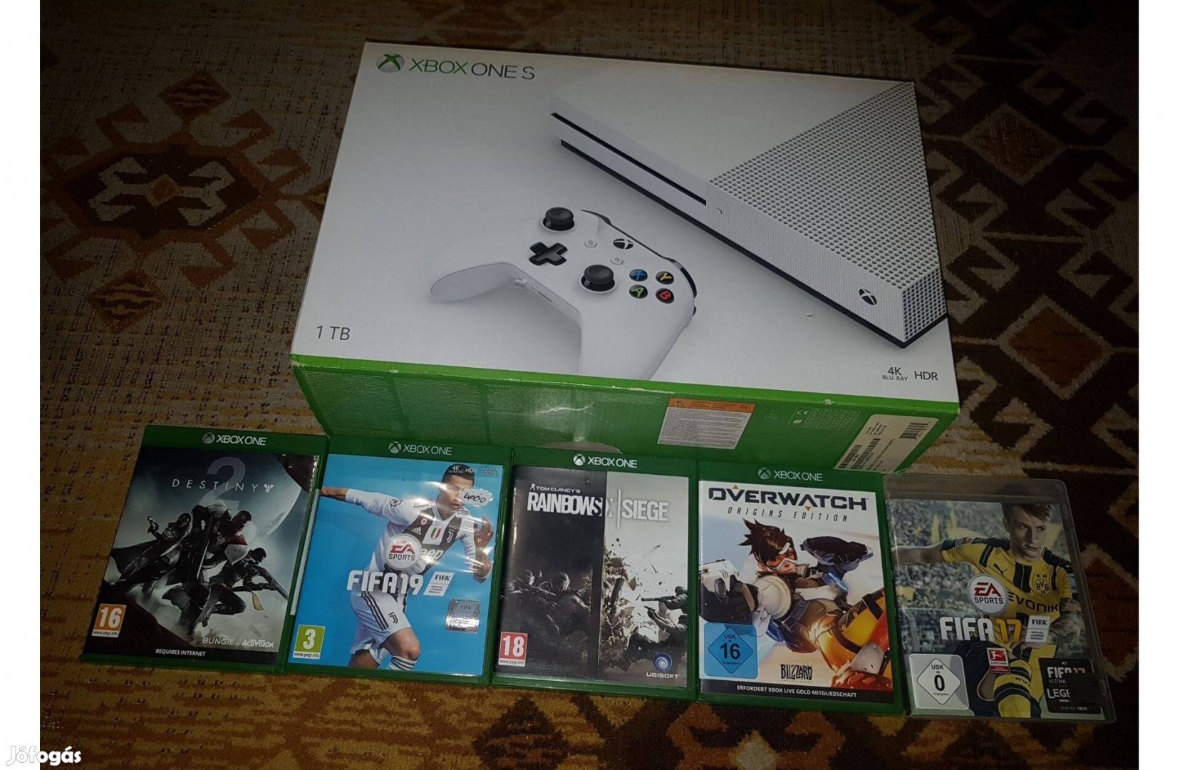 Xbox one s 1-tb 5 darab játékkal eladó