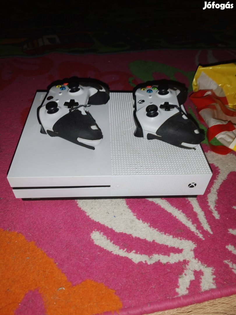 Xbox one s 2 kontroller + 1 játék 