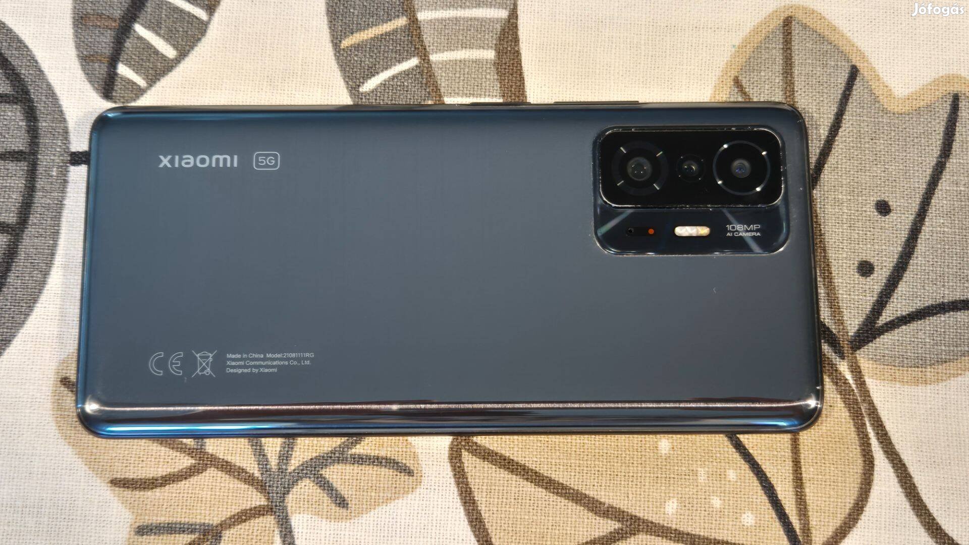 Xiaomi 11T eladó tartozékaival