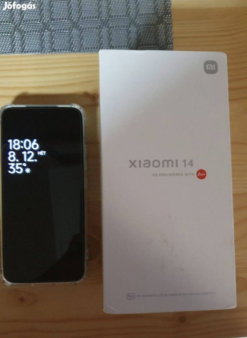 Xiaomi 14 minden tartozékával 