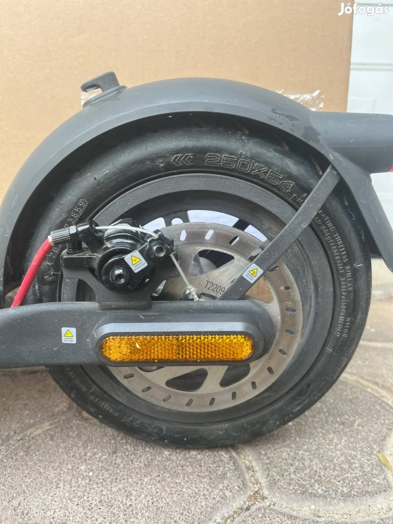 Xiaomi Electric Scooter 4 (20hónap garanciácal)