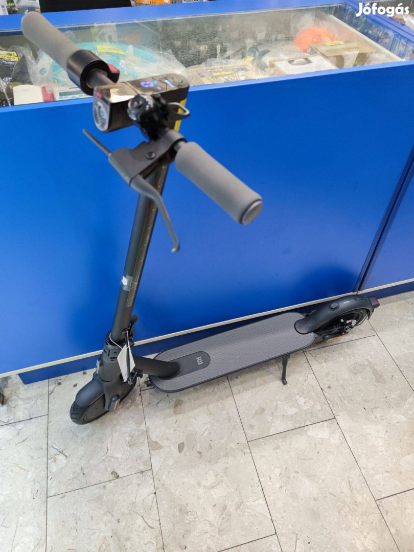 Xiaomi Essential elektromos roller dobozában! 100 km-t futott!