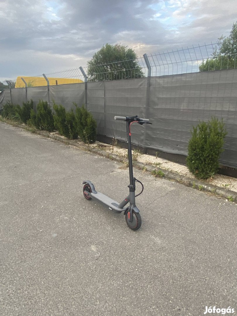 Xiaomi M365 Elektromos Roller