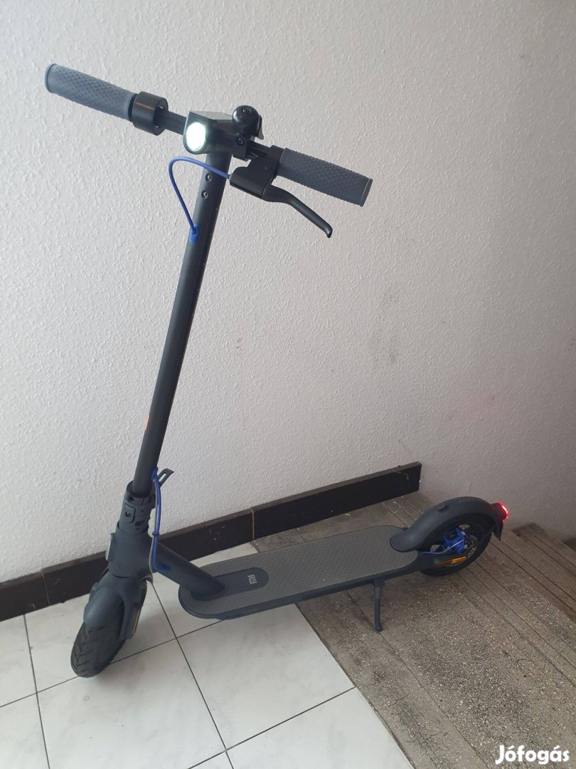 Xiaomi Mi3 elektromos roller 11 km-rel